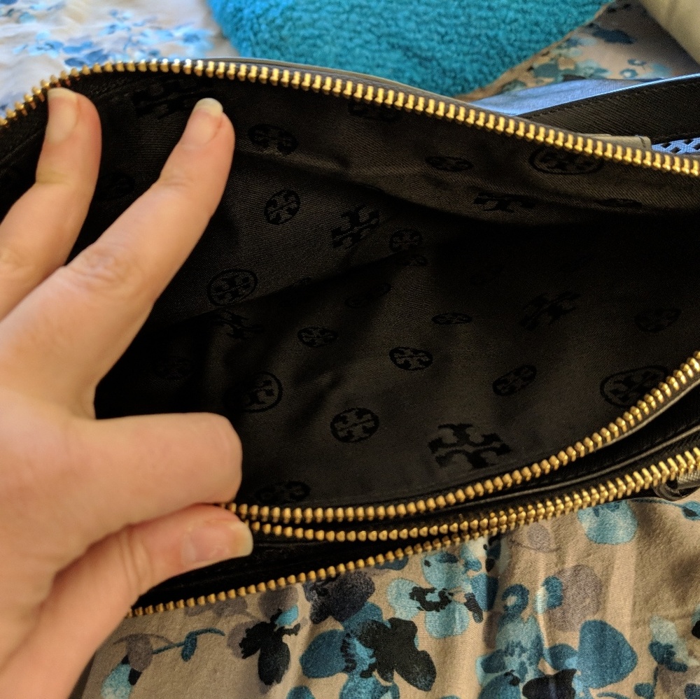 Tory Burch Robinson Perforated Double Zip bag - Picture 7 of 8